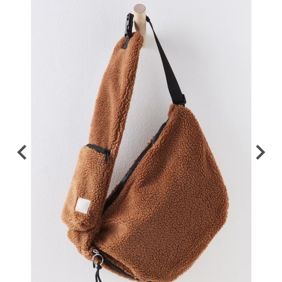 Free People - FP Movement Sherpa Overachiever Sling Bag NWOT - Picture 6 of 8
